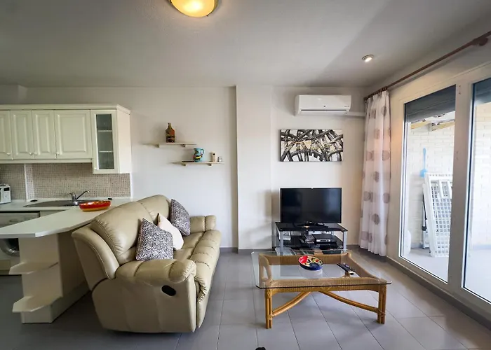 Beachfront Primera Linea 2-02