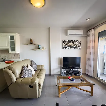 Beachfront Primera Linea 2-02